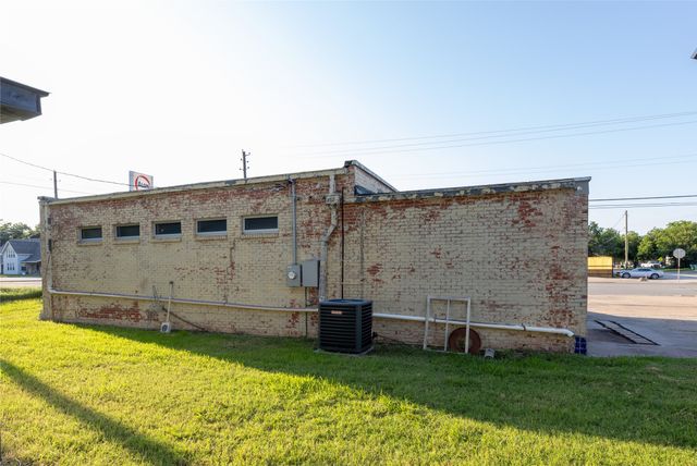315 E Omega, Henrietta, TX 76365