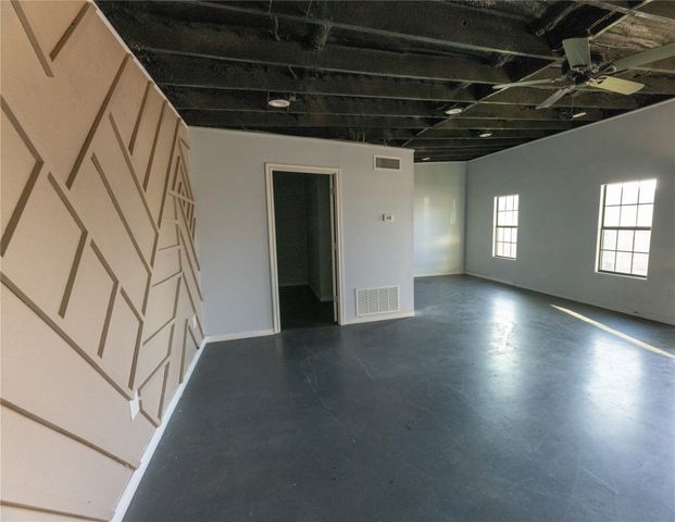 315 E Omega, Henrietta, TX 76365