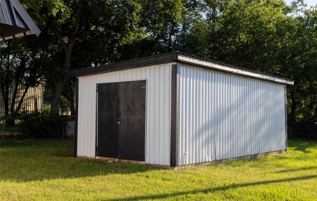 315 E Omega, Henrietta, TX 76365