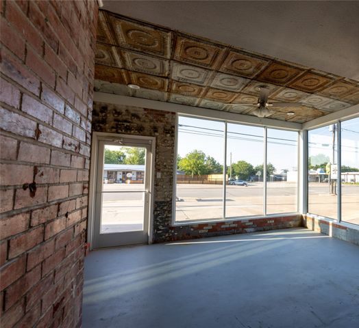 315 E Omega, Henrietta, TX 76365