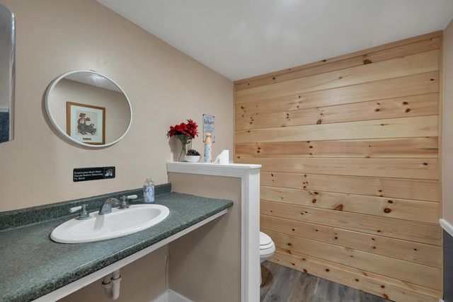 138 New Hampshire Route 175A, Holderness, NH 03245
