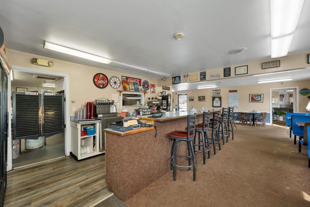 138 New Hampshire Route 175A, Holderness, NH 03245