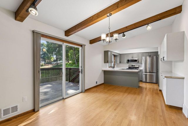 401 Mission Road W, Bloomington, MN 55420