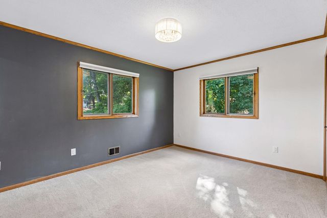 401 Mission Road W, Bloomington, MN 55420