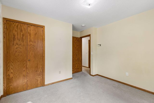 401 Mission Road W, Bloomington, MN 55420