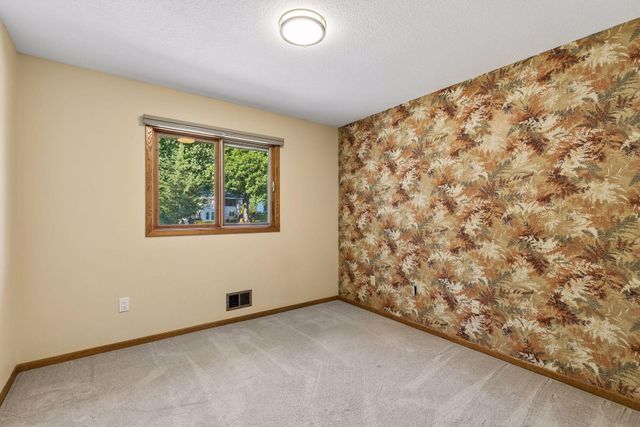 401 Mission Road W, Bloomington, MN 55420