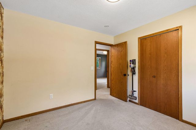 401 Mission Road W, Bloomington, MN 55420