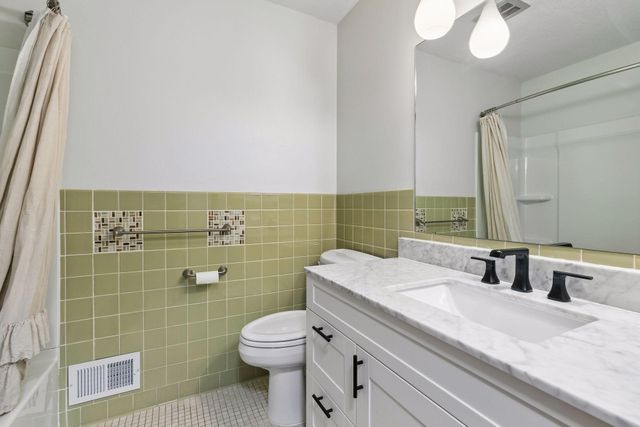 401 Mission Road W, Bloomington, MN 55420