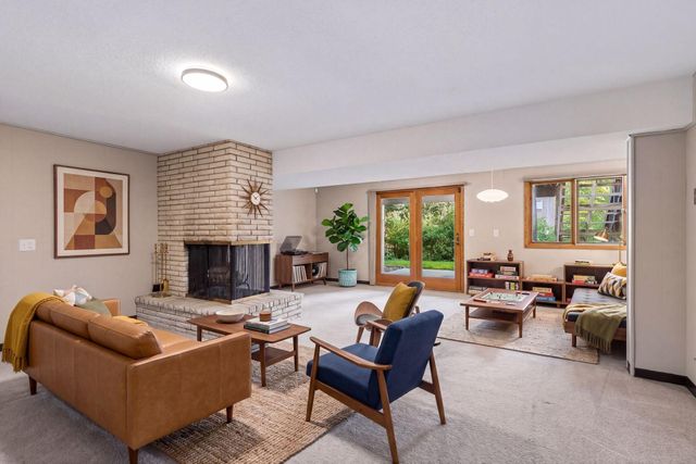 401 Mission Road W, Bloomington, MN 55420