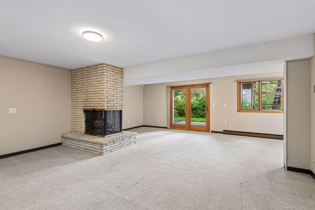 401 Mission Road W, Bloomington, MN 55420