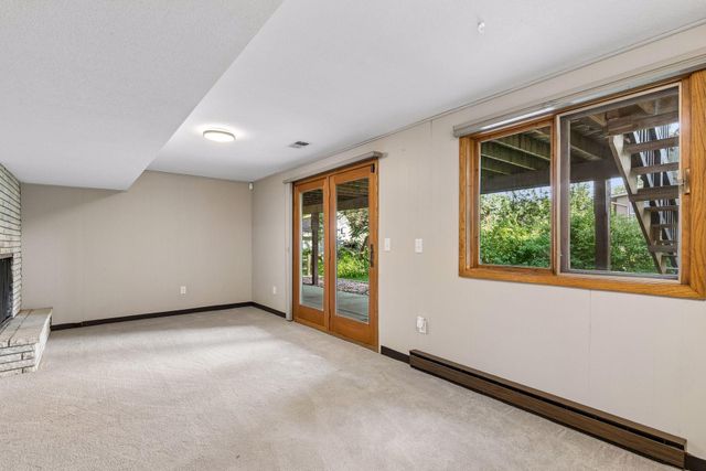 401 Mission Road W, Bloomington, MN 55420