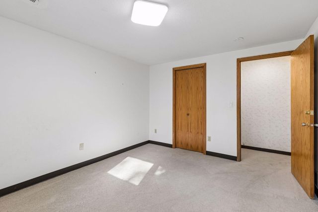 401 Mission Road W, Bloomington, MN 55420