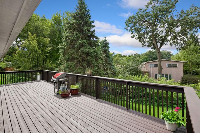 401 Mission Road W, Bloomington, MN 55420