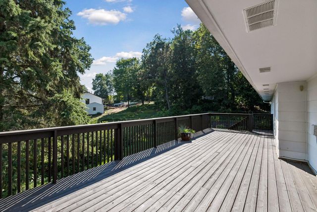 401 Mission Road W, Bloomington, MN 55420