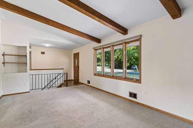 401 Mission Road W, Bloomington, MN 55420