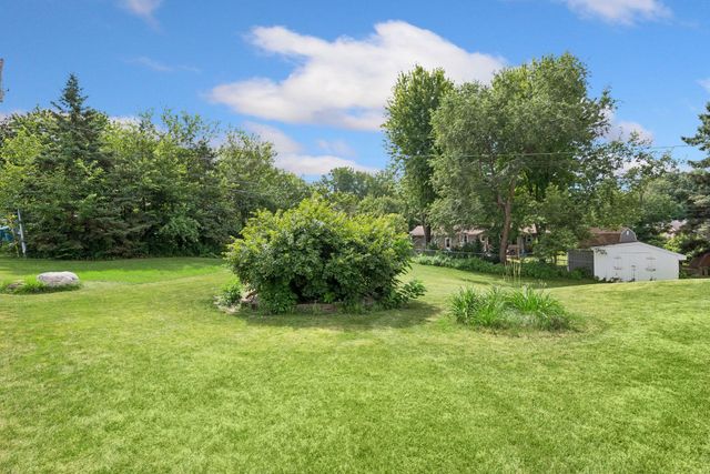 401 Mission Road W, Bloomington, MN 55420