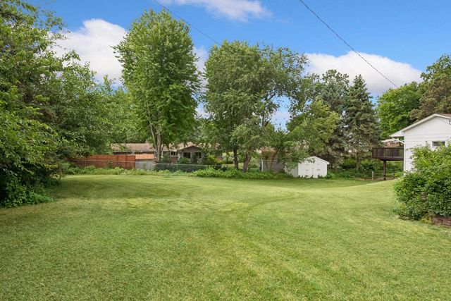 401 Mission Road W, Bloomington, MN 55420