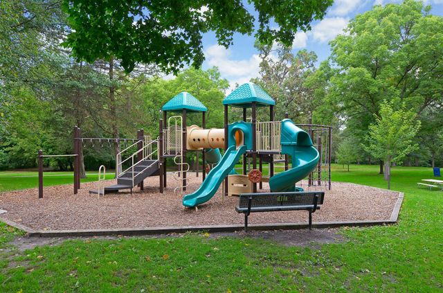 401 Mission Road W, Bloomington, MN 55420