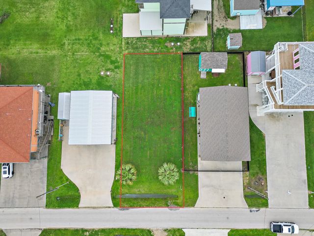 883 East Road, Crystal Beach, TX 77650