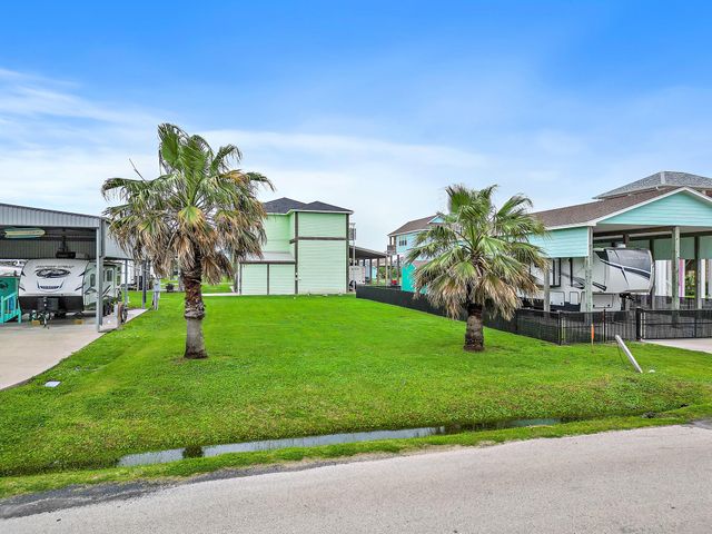 883 East Road, Crystal Beach, TX 77650