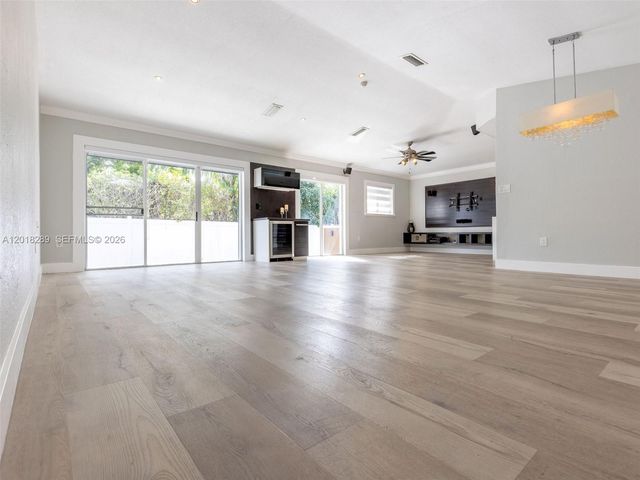 16894 Crestview Ln 0, Weston, FL 33326