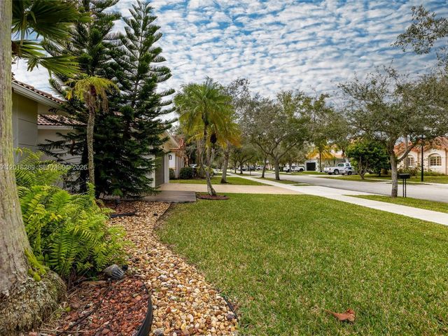 16894 Crestview Ln 0, Weston, FL 33326