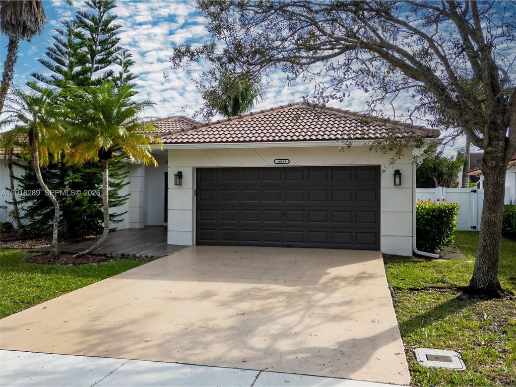 16894 Crestview Ln 0, Weston, FL 33326