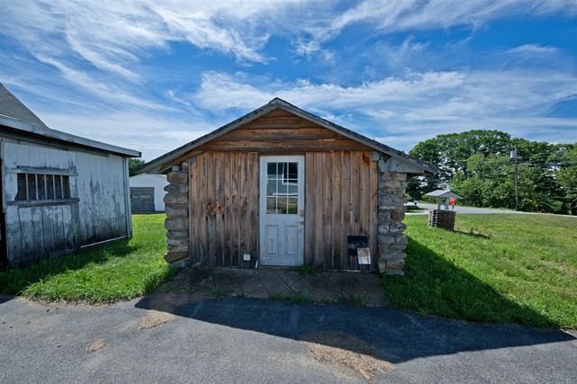131 South Road, Deerfield, NH 03037