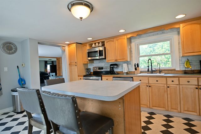 131 South Road, Deerfield, NH 03037