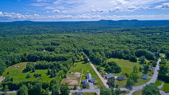 131 South Road, Deerfield, NH 03037