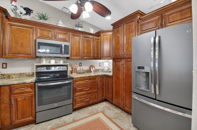 41 Mayfair Lane, Boynton Beach, FL 33426