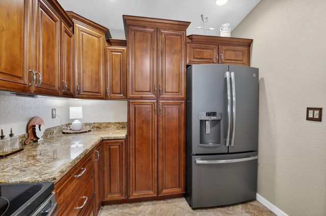 41 Mayfair Lane, Boynton Beach, FL 33426