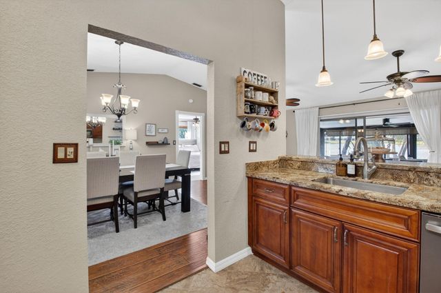 41 Mayfair Lane, Boynton Beach, FL 33426