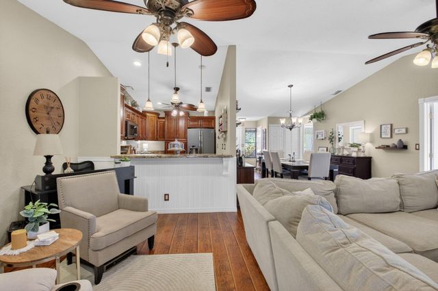 41 Mayfair Lane, Boynton Beach, FL 33426