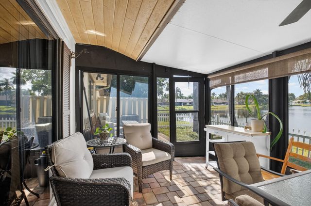 41 Mayfair Lane, Boynton Beach, FL 33426