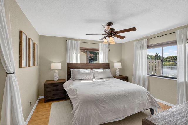 41 Mayfair Lane, Boynton Beach, FL 33426