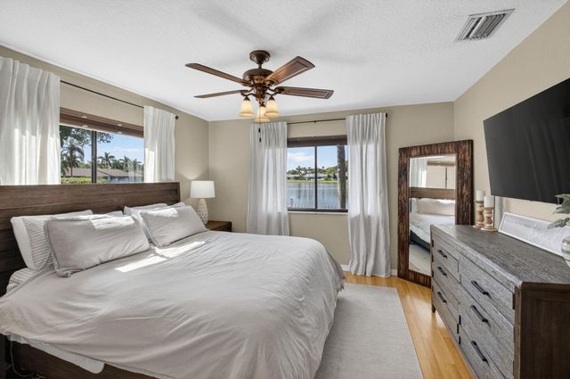 41 Mayfair Lane, Boynton Beach, FL 33426