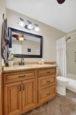 41 Mayfair Lane, Boynton Beach, FL 33426