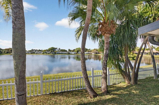 41 Mayfair Lane, Boynton Beach, FL 33426