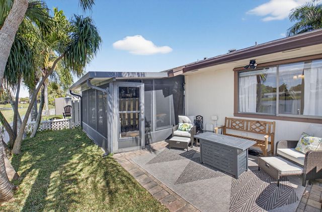 41 Mayfair Lane, Boynton Beach, FL 33426