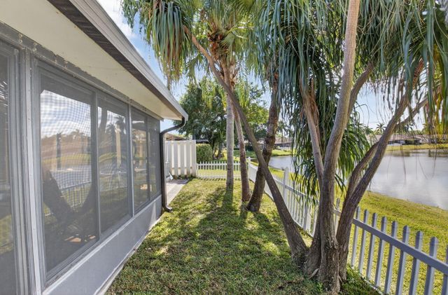 41 Mayfair Lane, Boynton Beach, FL 33426