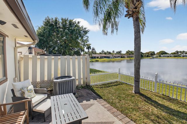 41 Mayfair Lane, Boynton Beach, FL 33426