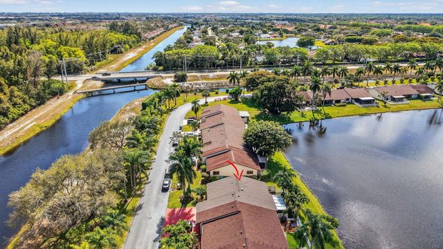41 Mayfair Lane, Boynton Beach, FL 33426