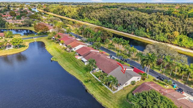 41 Mayfair Lane, Boynton Beach, FL 33426