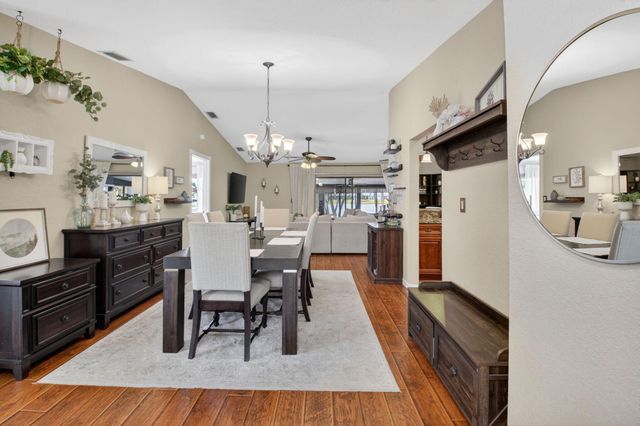 41 Mayfair Lane, Boynton Beach, FL 33426