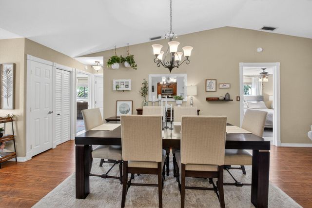 41 Mayfair Lane, Boynton Beach, FL 33426