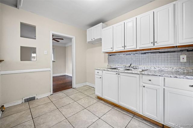 7487 W Outer Drive, Detroit, MI 48235