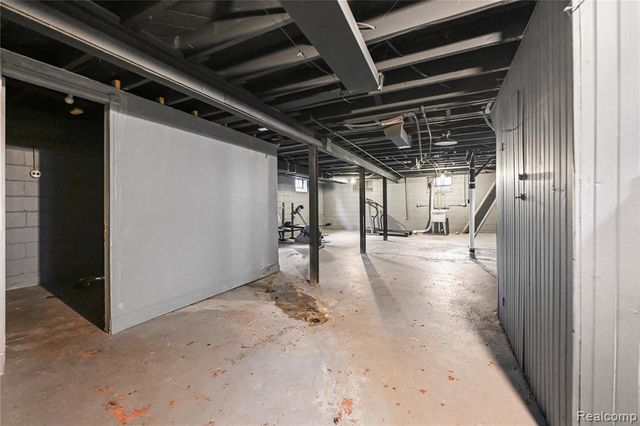 7487 W Outer Drive, Detroit, MI 48235