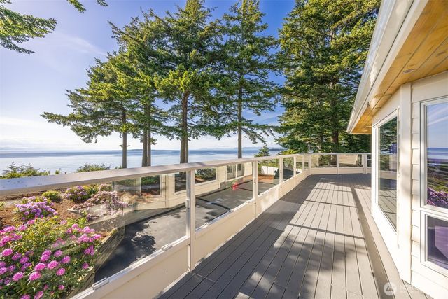 6867 Holeman Avenue, Blaine, WA 98230