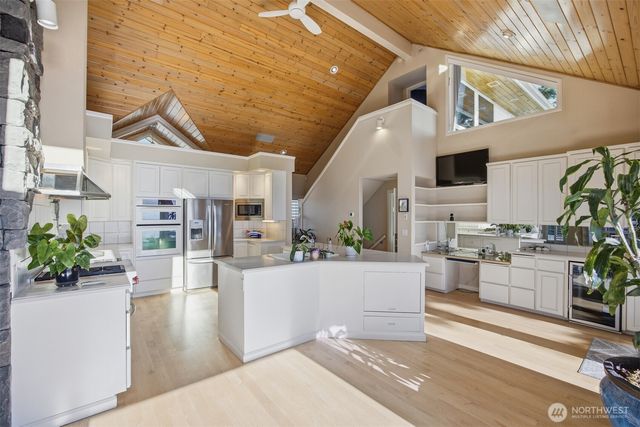 6867 Holeman Avenue, Blaine, WA 98230